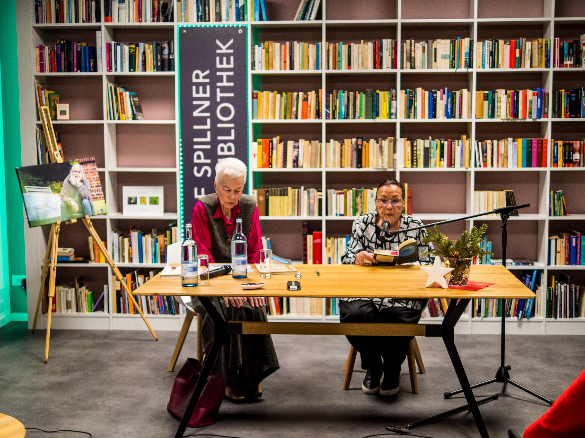 WolfSpillnerBibliothek im CampHus